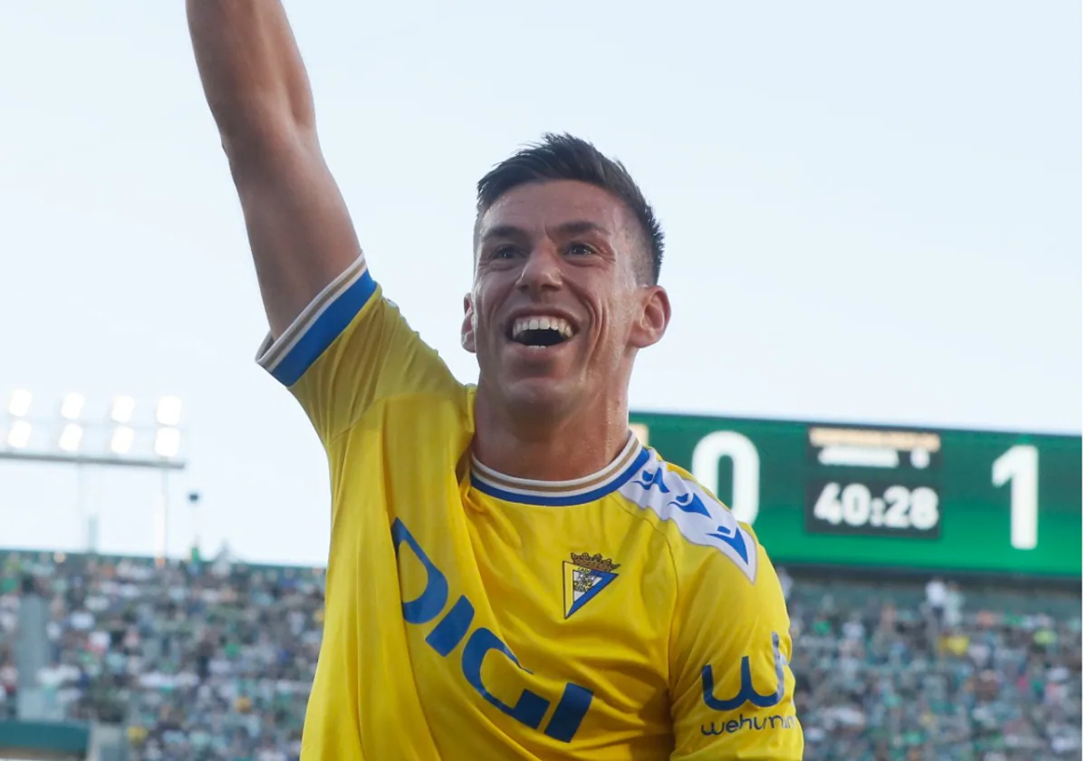 Alcaraz celebra el gol de Chris Ramos