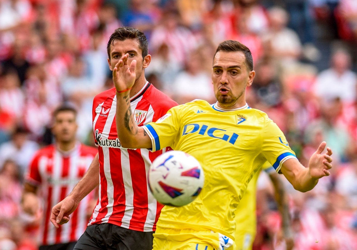 Gonzalo Escalante está disponible para jugar en el Metropolitano ante el Atlético.