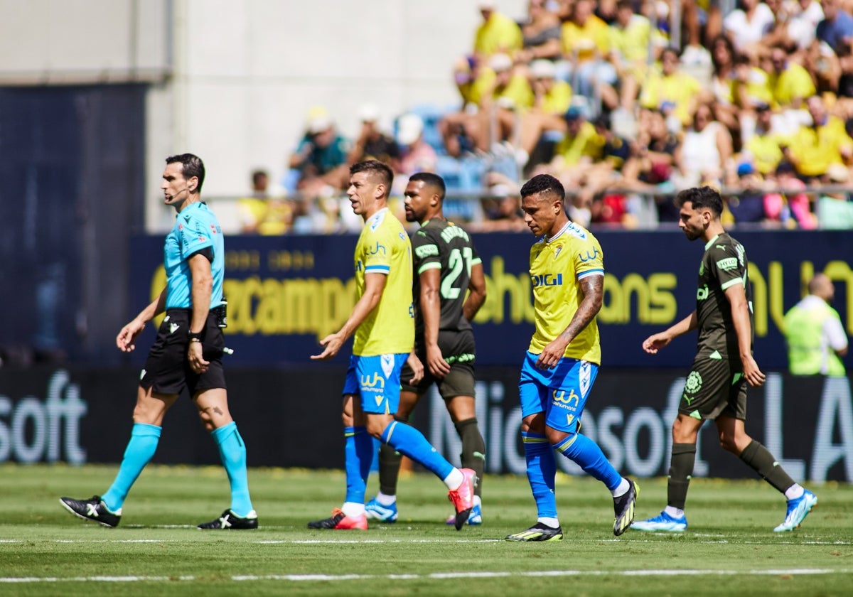 Rubén Alcaraz, durante el Cádiz - Girona