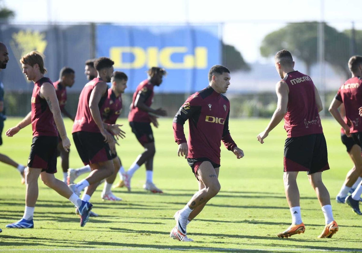 Ocampo ha comenzado a entrenar con el grupo. Una feliz noticia entre otras no tan buenas.