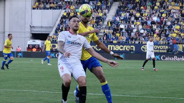 Mendilibar se estrenó con victoria en un Cádiz - Sevilla (0-2).