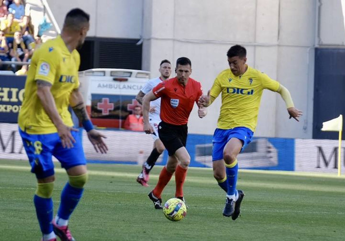 Soto Grado ya arbitró el último Cádiz - Sevilla.