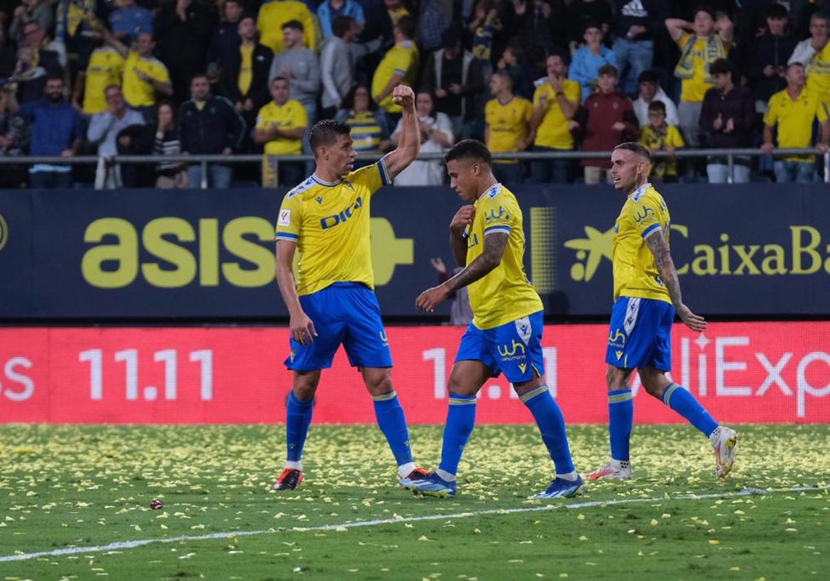 Alcaraz, Machis y Roger ante el Sevilla