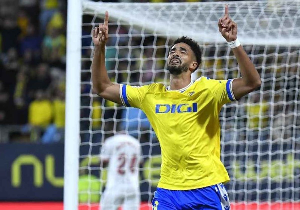 Chris celebra su gol ante el Sevilla