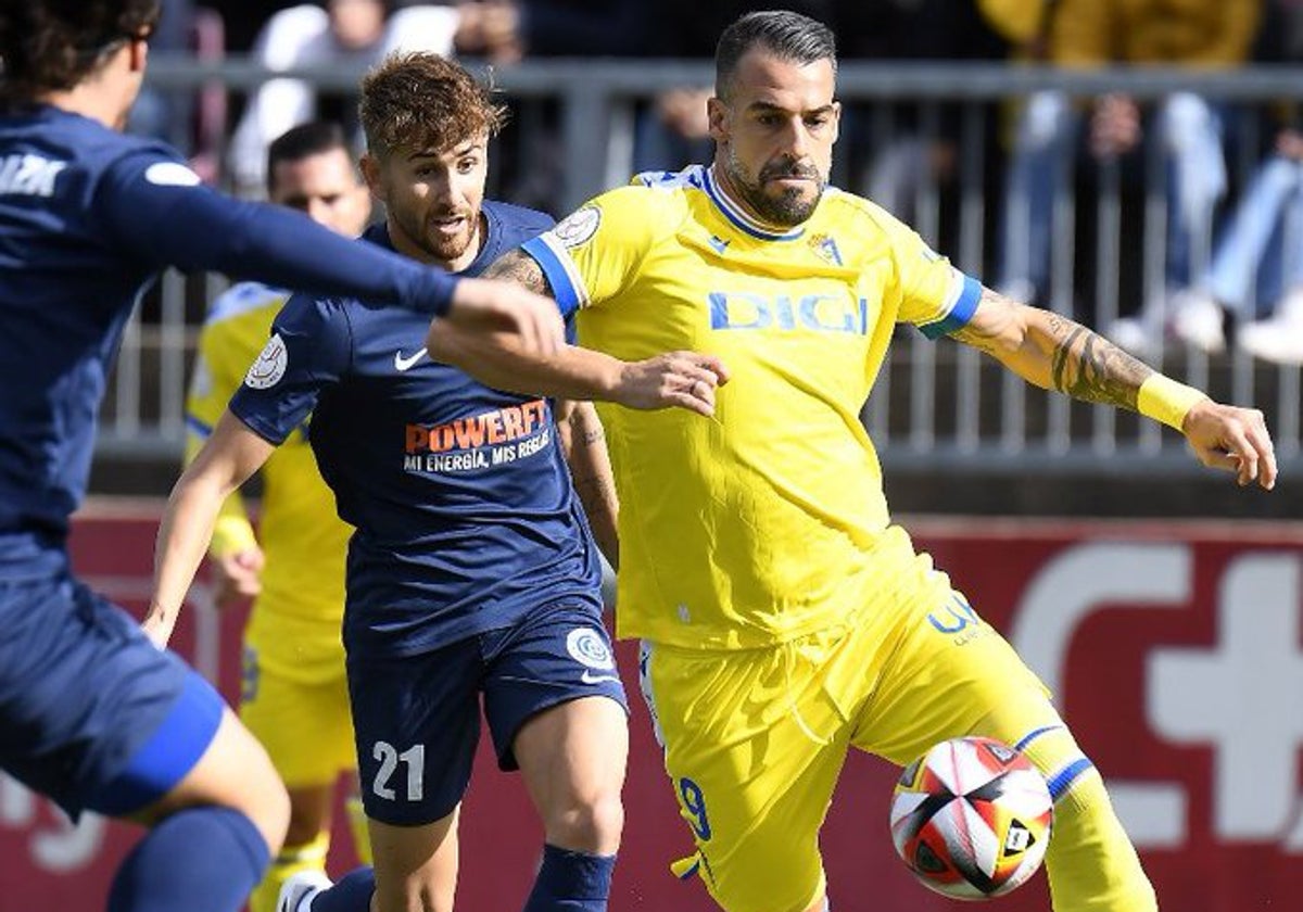 Álvaro Negredo ha tenido minutos en los últimos encuentros del Cádiz CF.