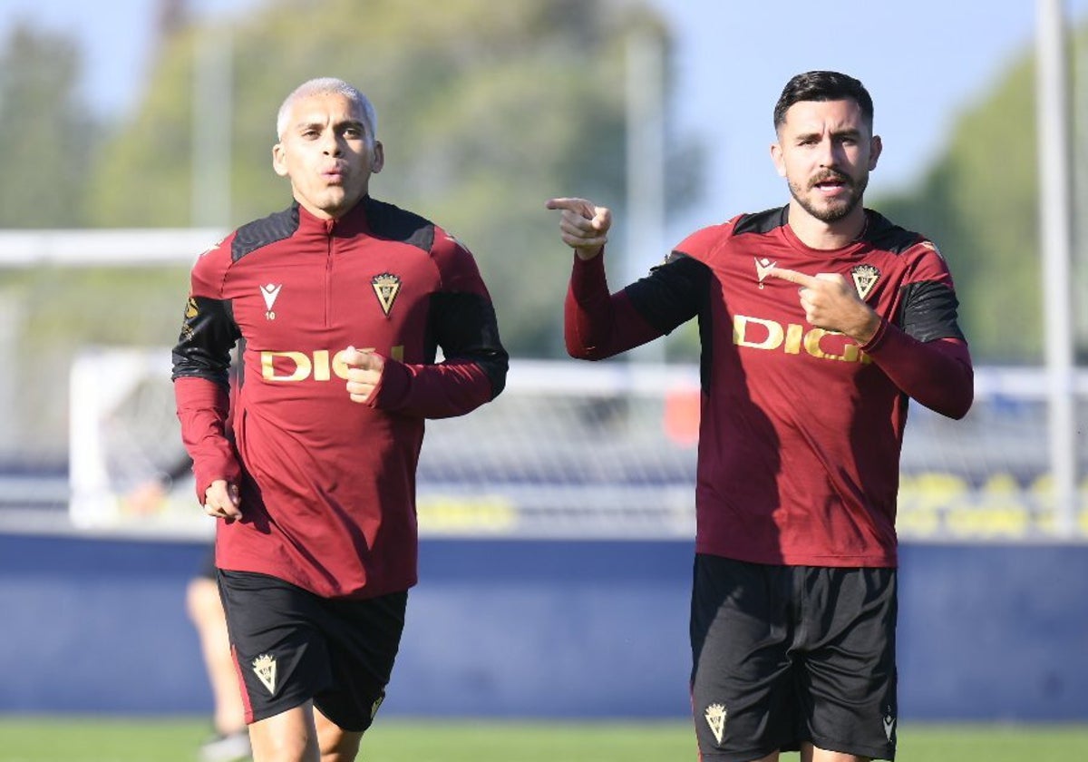 Brian Ocampo y Chust en un entrenamiento previo al partido ante el Real Madrid