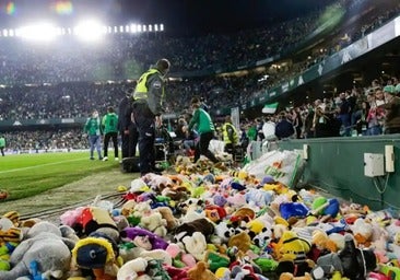 Lluvia de peluches en Carranza