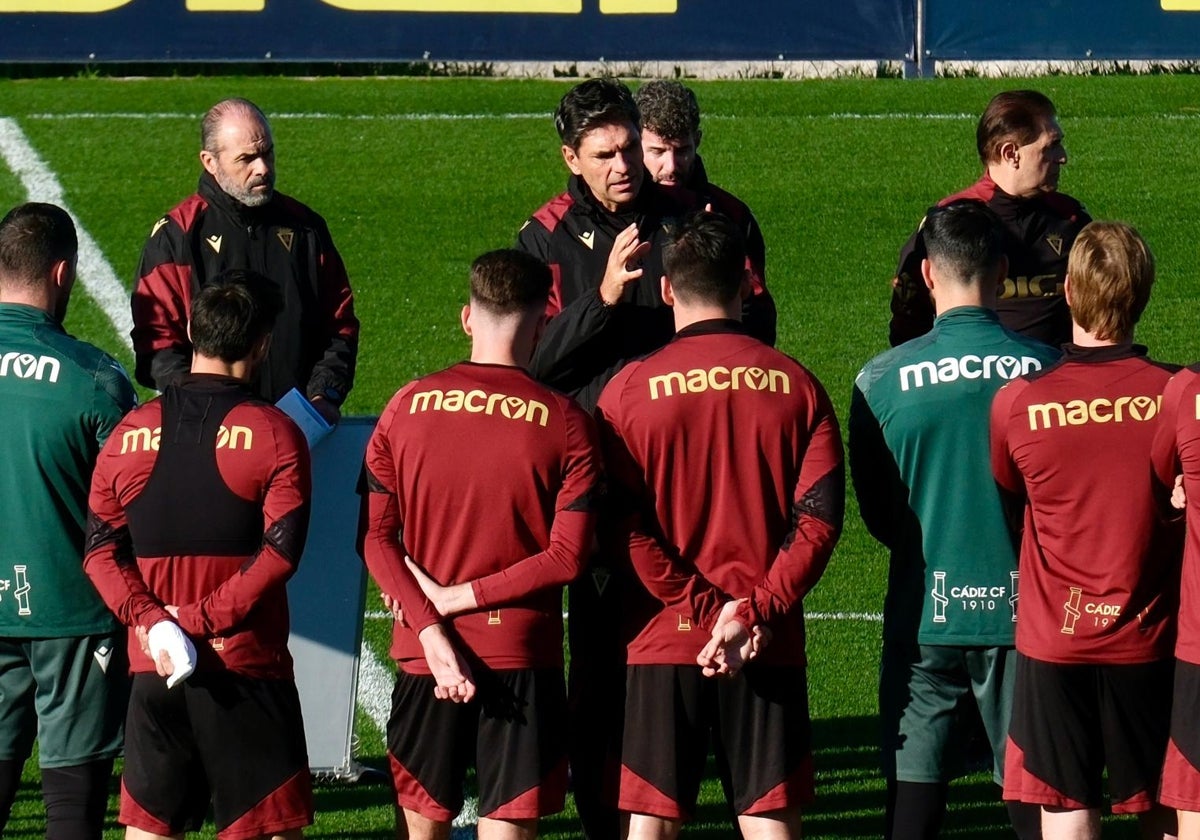 Mauricio Pellegrino en su primer entrenamiento