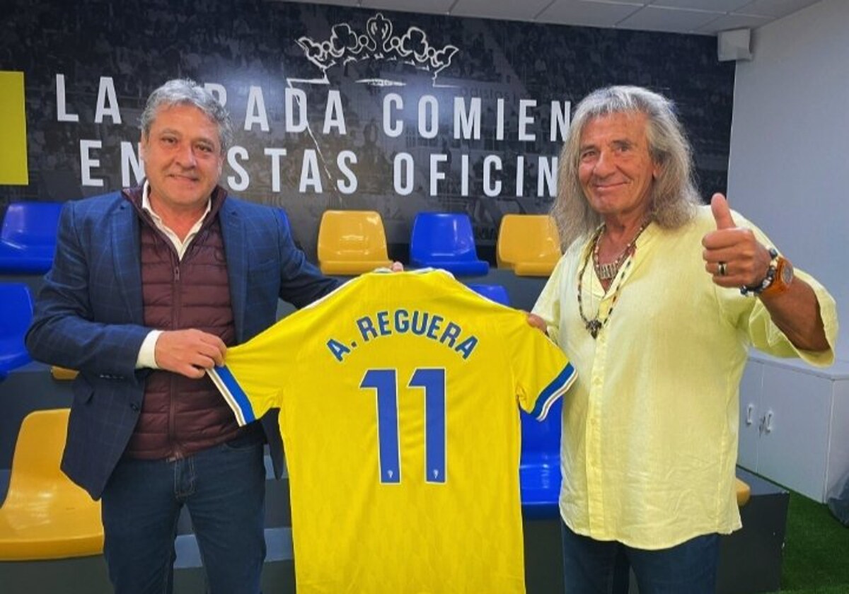 Pepe Mata y Antonio Reguera, en las dependencias del club.