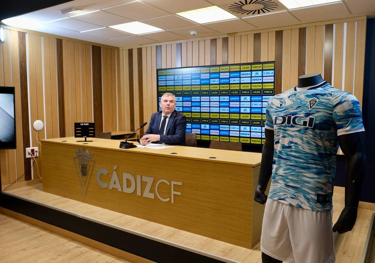 Fotos: el Cádiz CF vestirá de celeste ante el Celta en un homenaje a la Armada