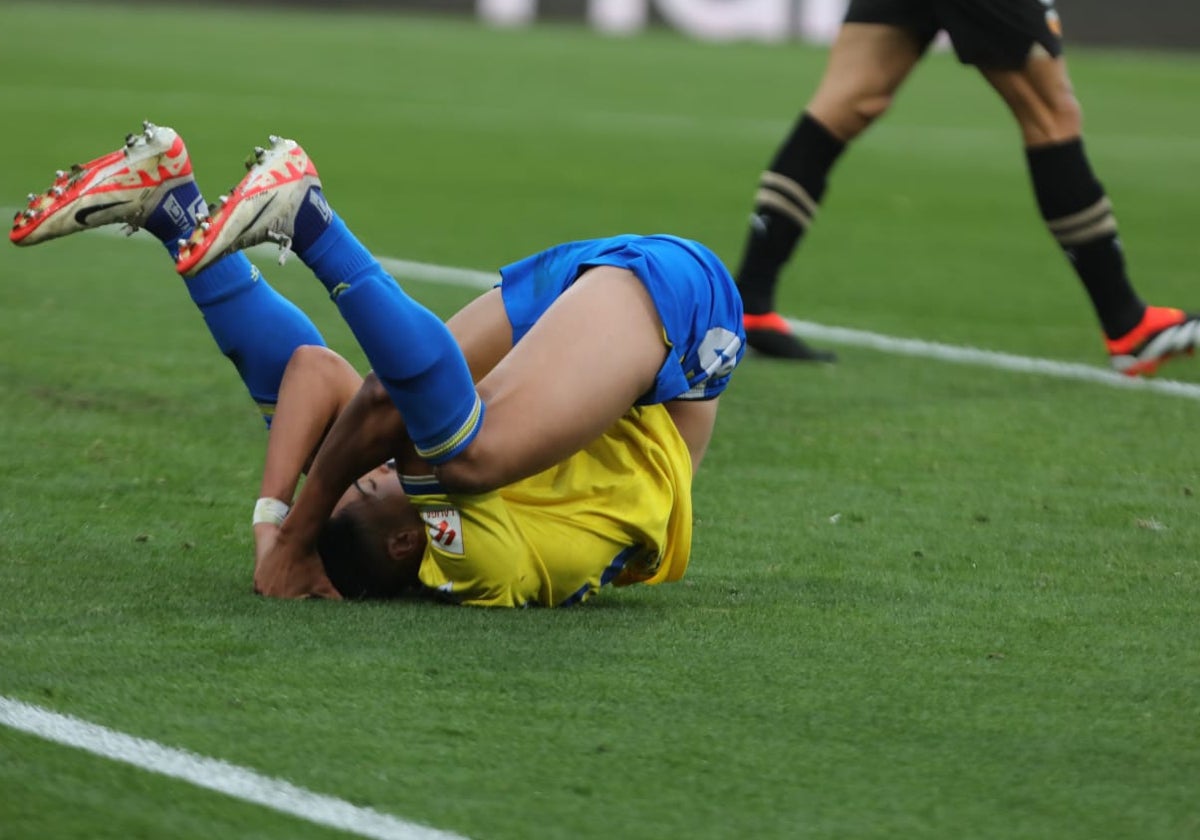 El Cádiz CF está contra las cuerdas.