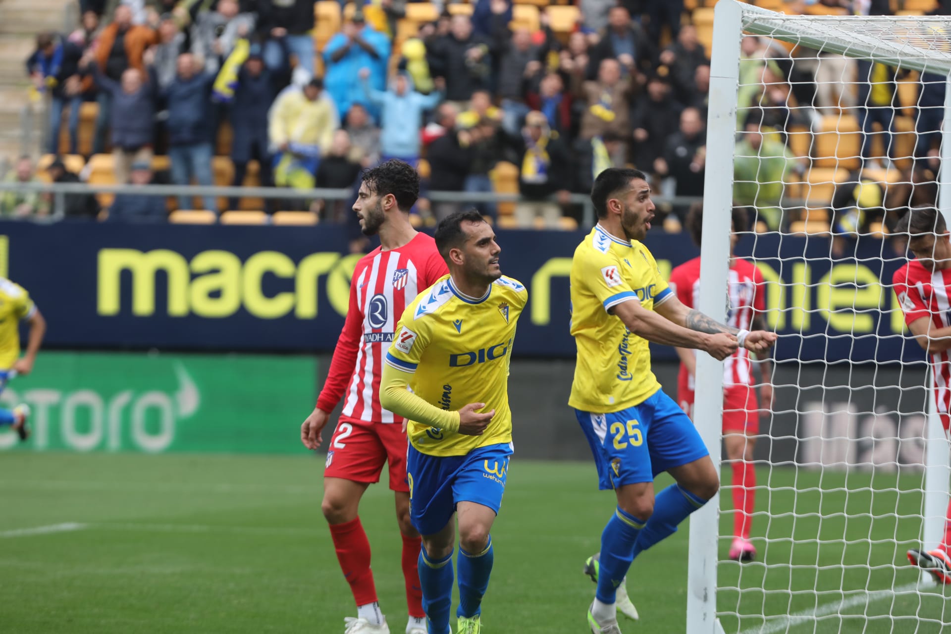 Las mejores imágenes del triunfo del Cádiz ante el Atlético de Madrid