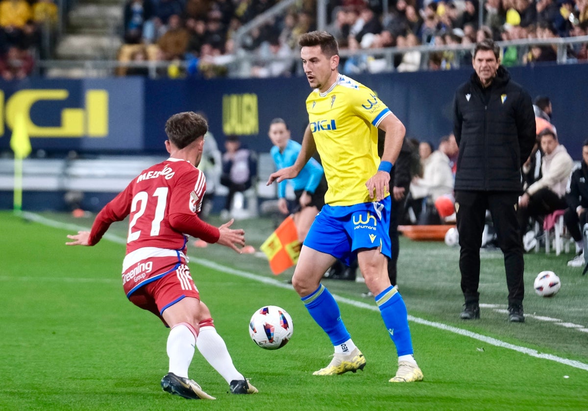 Javi Hernández, durante el Cádiz - Granada