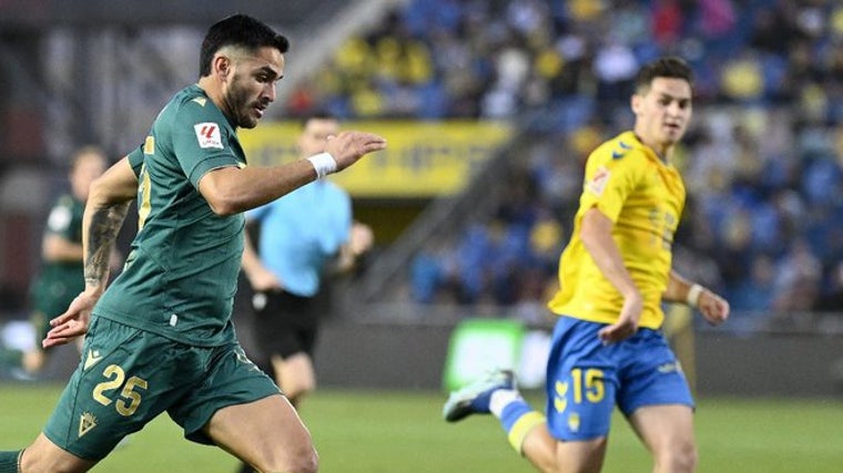 Maxi Gómez, delantero uruguayo del Cádiz CF.