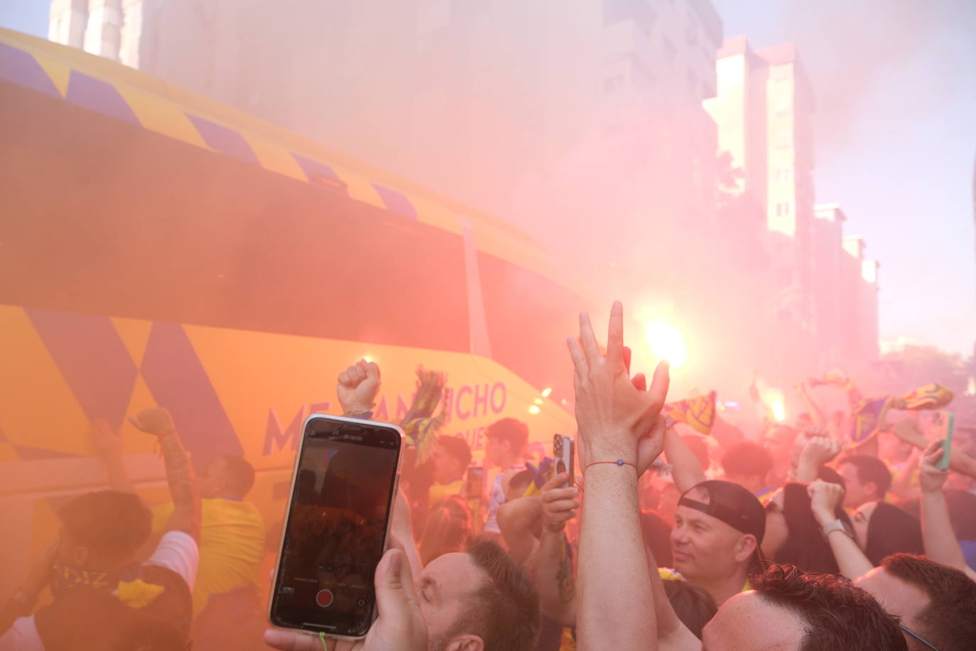 Galería de imágenes del espectacular recibimiento al Cádiz antes del partido contra el Barcelona