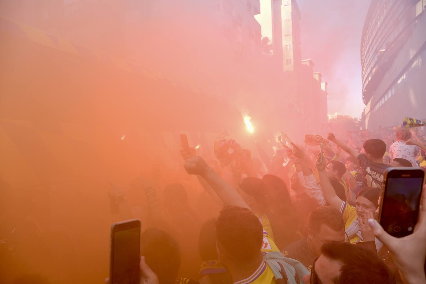 Galería de imágenes del espectacular recibimiento al Cádiz antes del partido contra el Barcelona