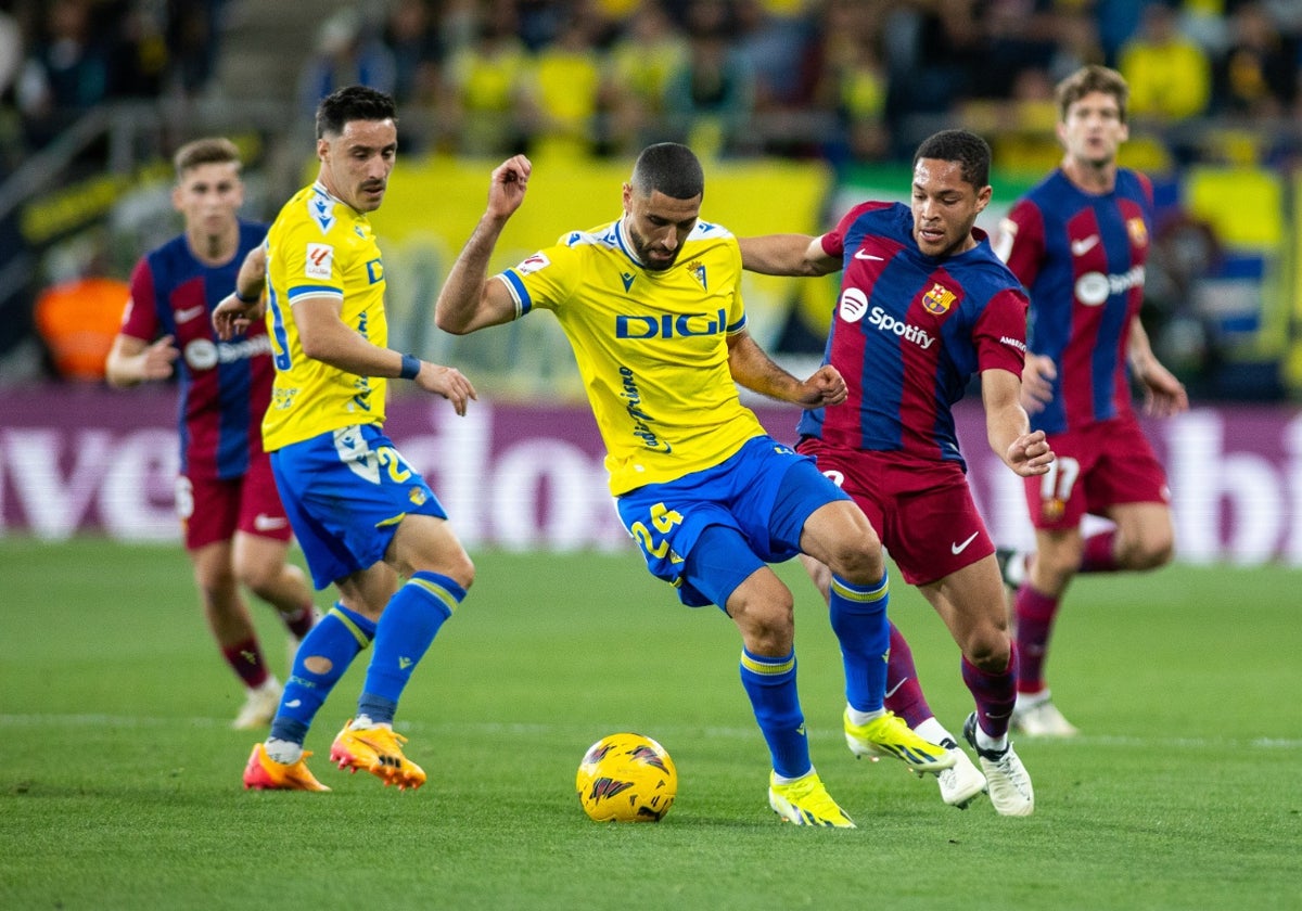 Aiham Ousou, durante el Cádiz - Barcelona