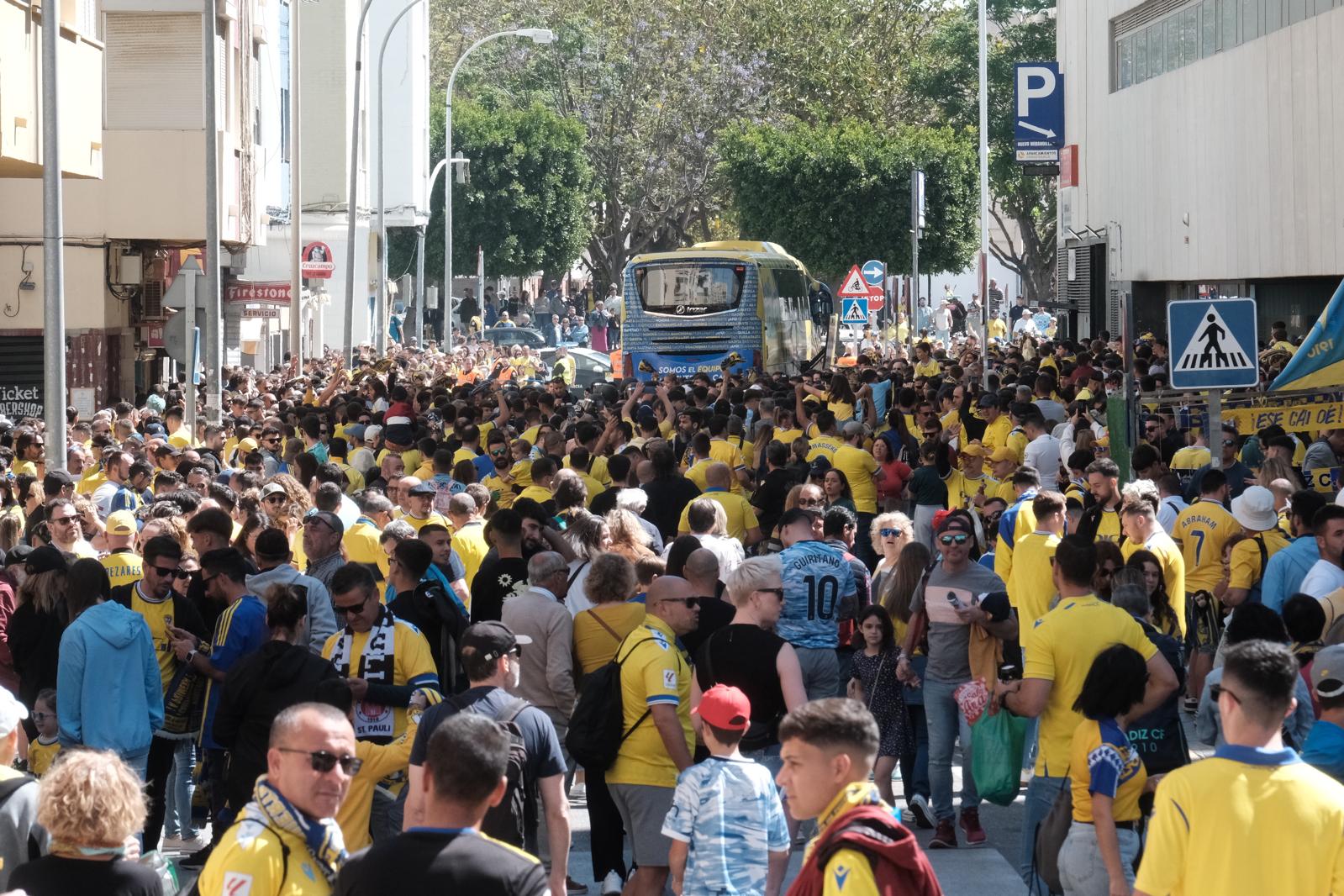 La afición abriga al equipo antes de la final con el Mallorca