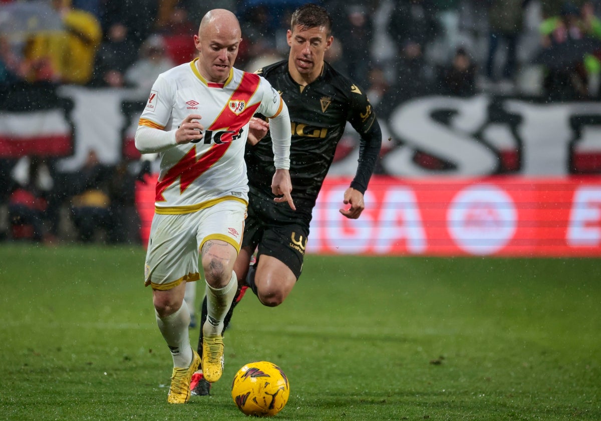 Rayo Vallecano y Cádiz CF luchan por no descender a Segunda.