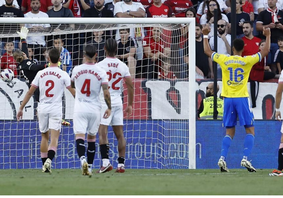 Gol anulado al Cádiz por el VAR