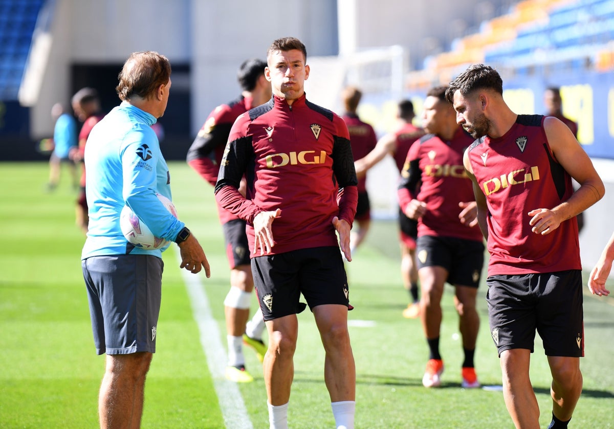 Alcaraz y Maxi Gómez, durante un entrenamiento.