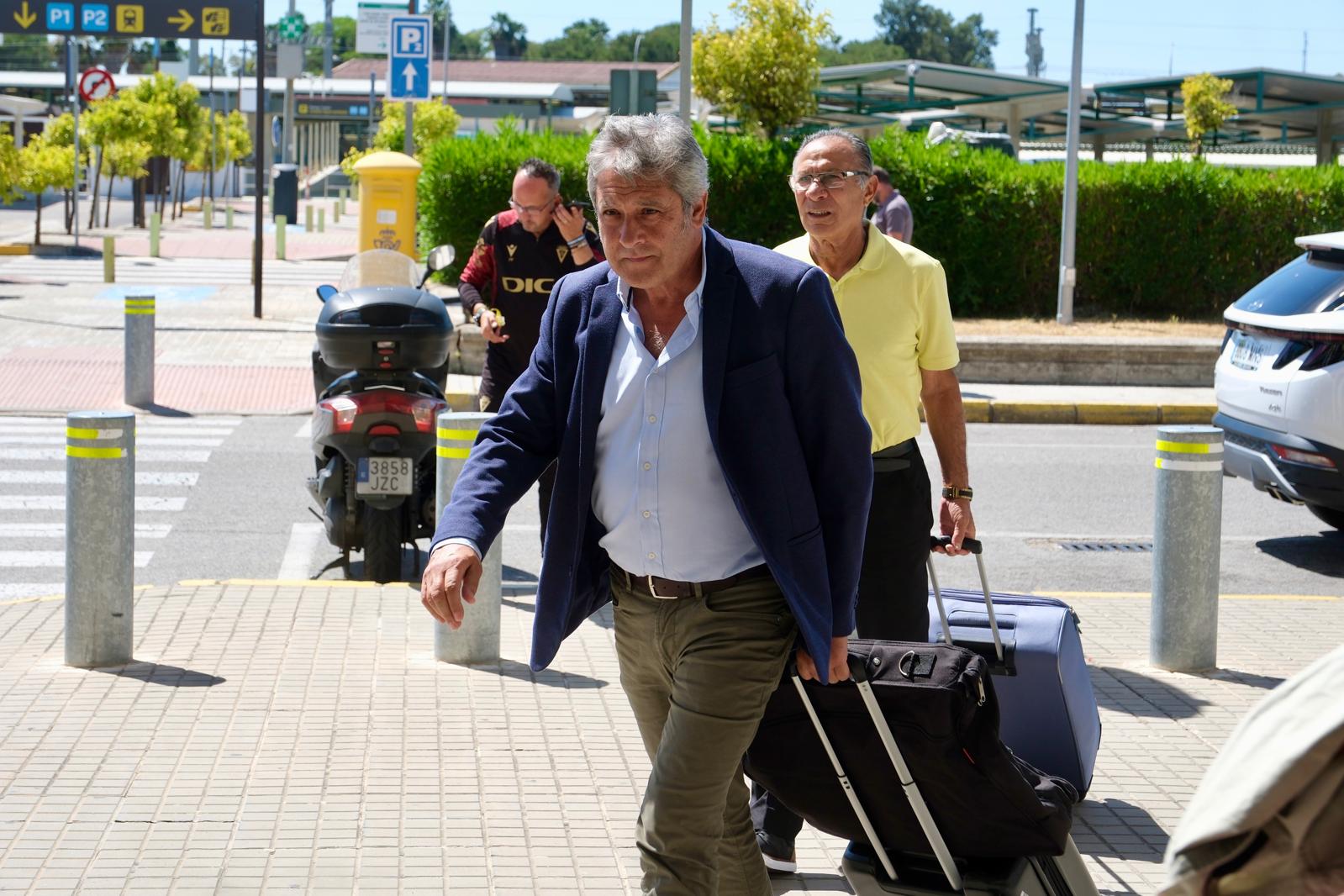 Fotos: Salida de la expedición del Cádiz CF rumbo a El Salvador