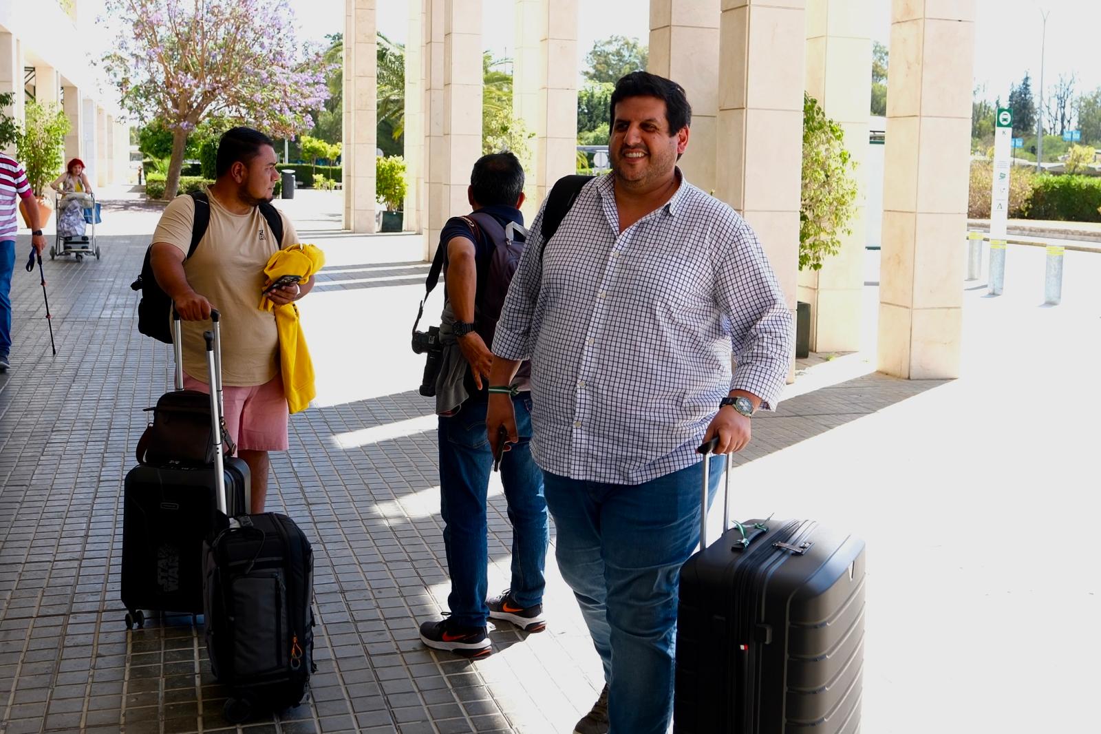 Fotos: Salida de la expedición del Cádiz CF rumbo a El Salvador