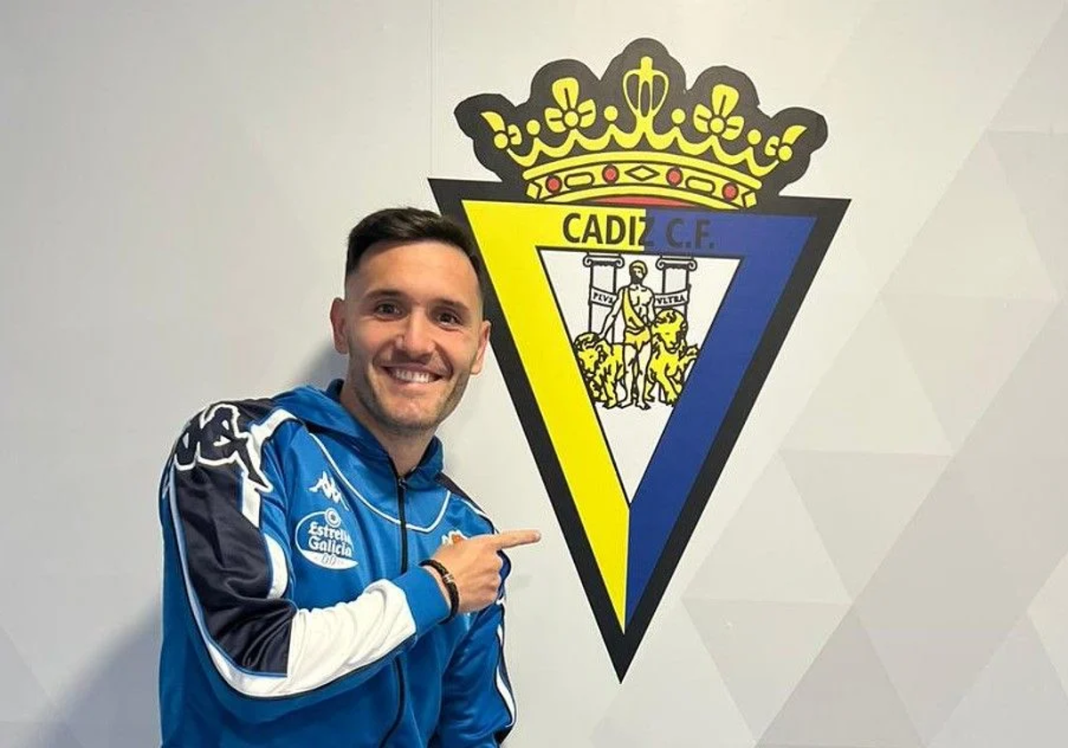 Lucas Pérez no hace mucho en El Rosal con el Deportivo