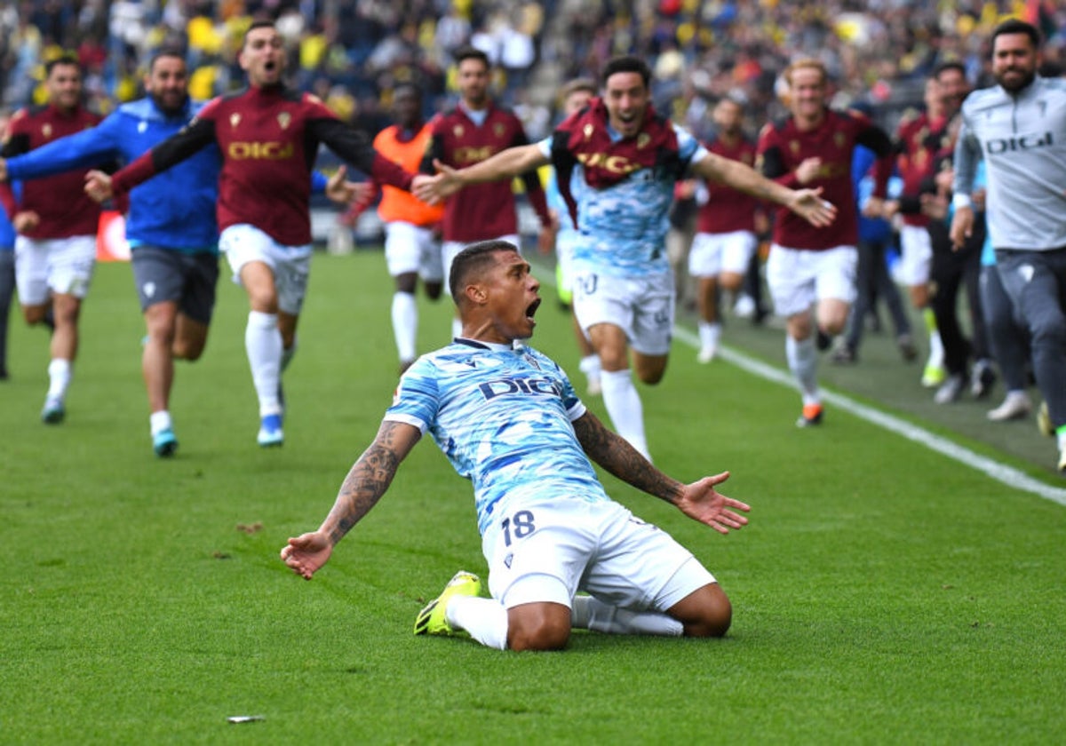 Machis celebra el que ha sido para muchos el mejor gol del Cádiz esta temporada