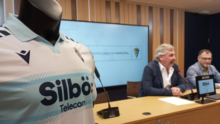 Imagen de la presentación del  nuevo patrocinador del Cádiz CF.