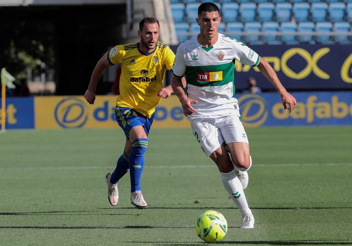 Diego González durante su etapa en el Elche.