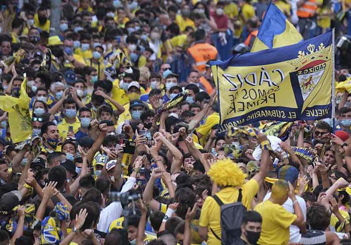 Celebración de la afición del Cádiz en aquel ascenso a Primera