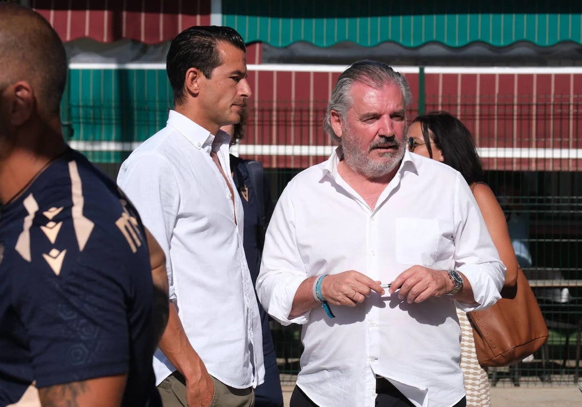 Manuel Vizcaíno, junto a Luis Hernández, en Benalup-Casas Viejas