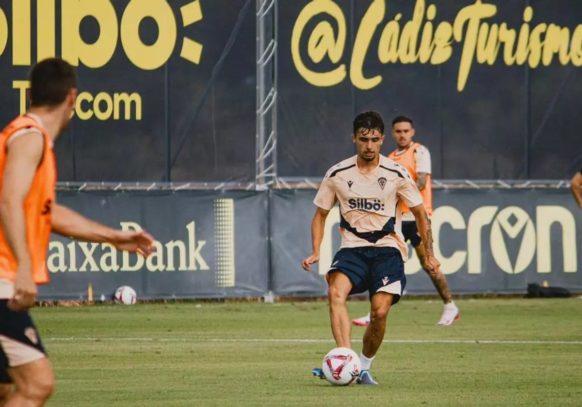 Raúl López entrenando con el primer equipo