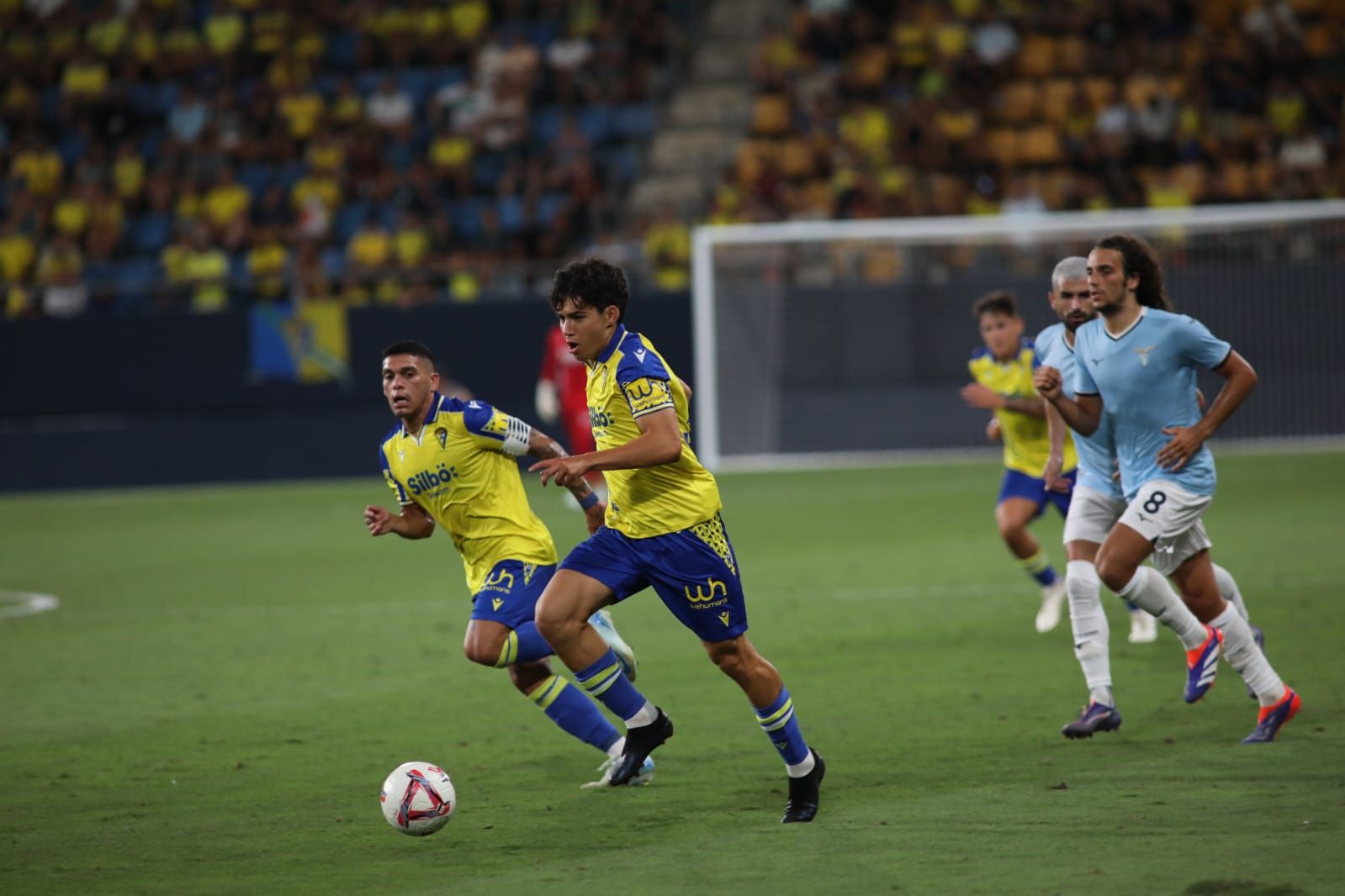 Fotos: la Lazio gana el Trofeo Carranza ante un Cádiz batallador