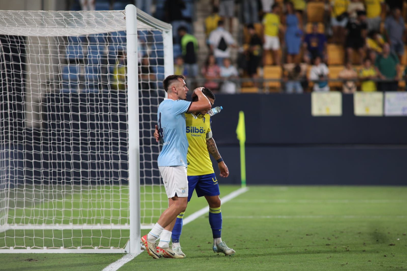 Fotos: la Lazio gana el Trofeo Carranza ante un Cádiz batallador