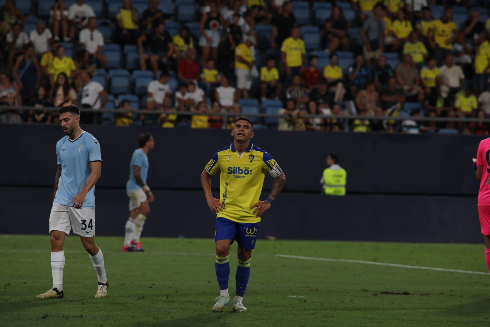 Fotos: la Lazio gana el Trofeo Carranza ante un Cádiz batallador