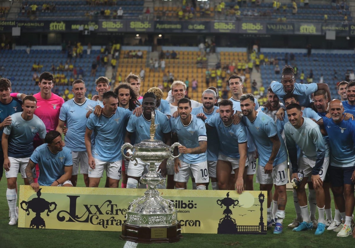 Fotos: la Lazio gana el Trofeo Carranza ante un Cádiz batallador