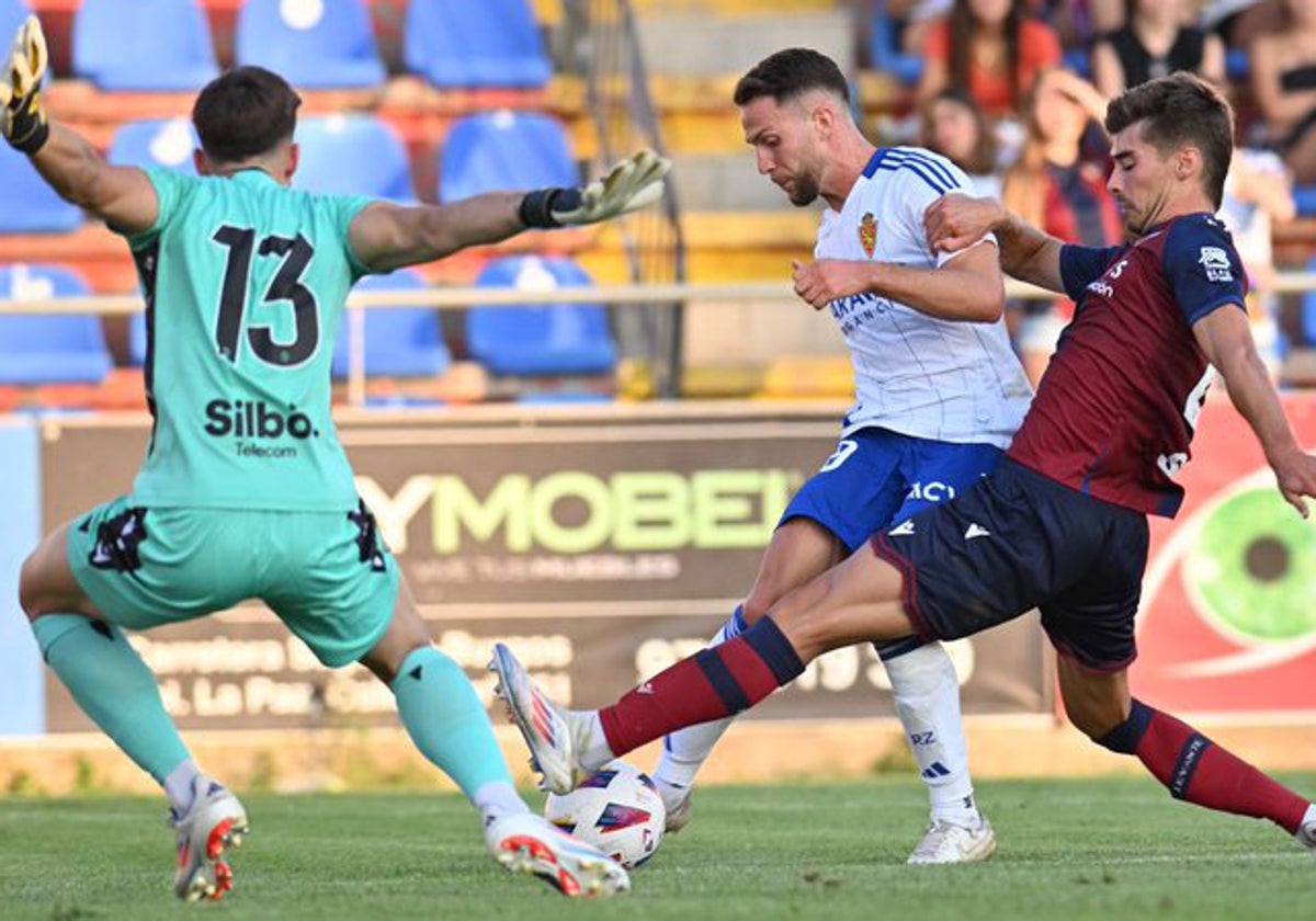 El Zaragoza perdió ante el Levante en Teruel (0-1).