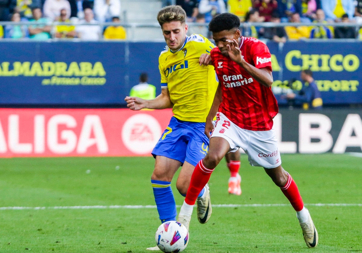 Robert Navarro militó la temporada pasada en el Cádiz CF.