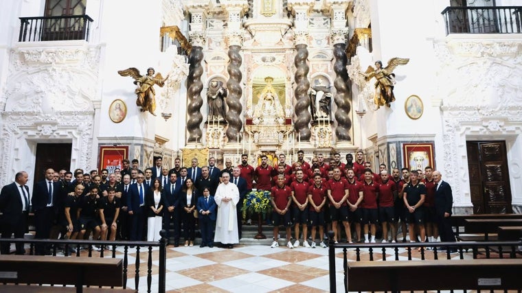 Imagen de la última visita del Cádiz CF a su Patrona, la Virgen del Rosario.