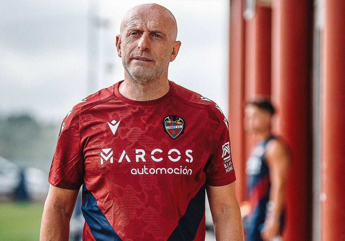 Julián Calero, entrenador del Levante