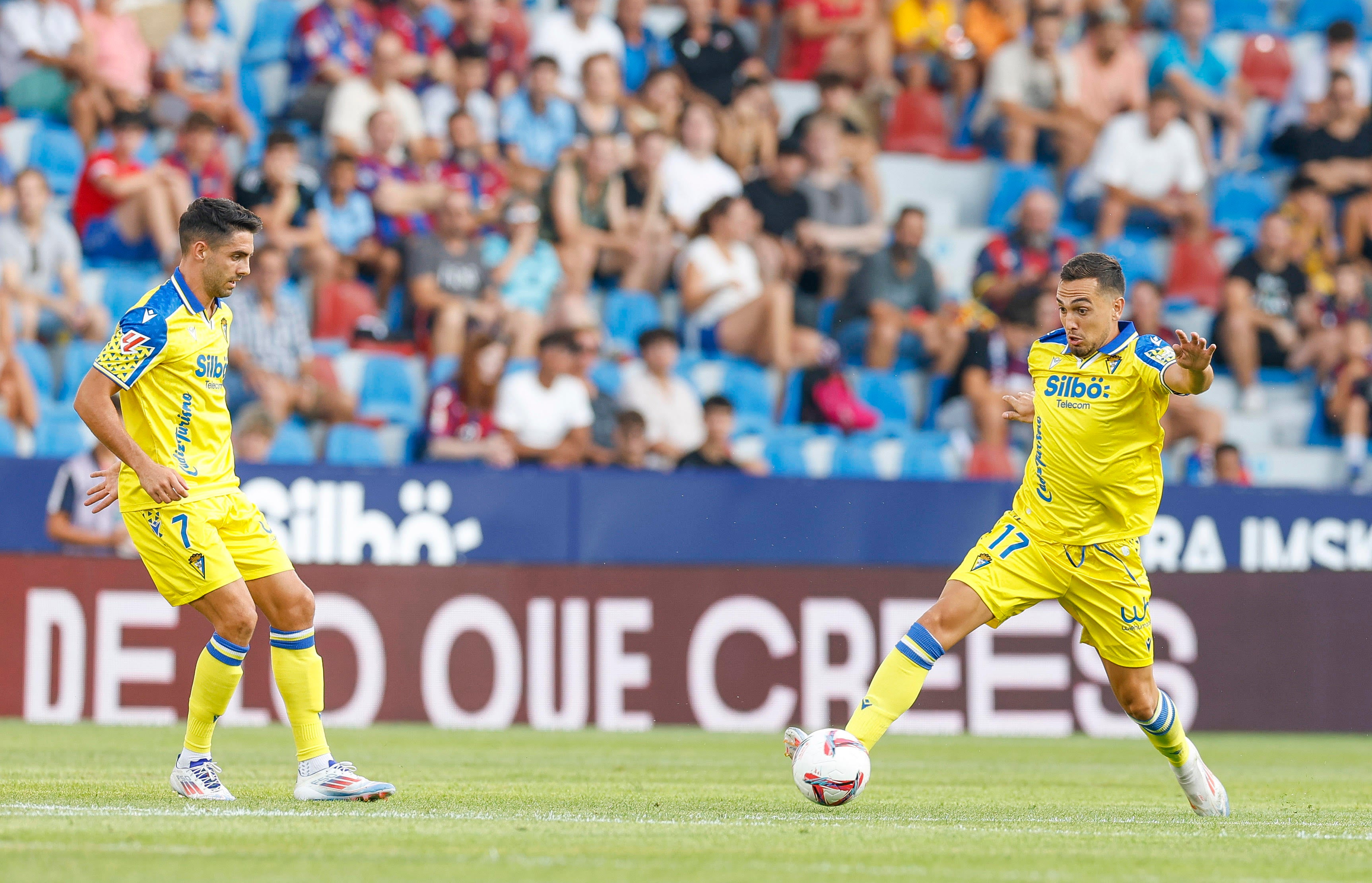 Fotos: Las mejores imágenes del empate entre el Levante y el Cádiz