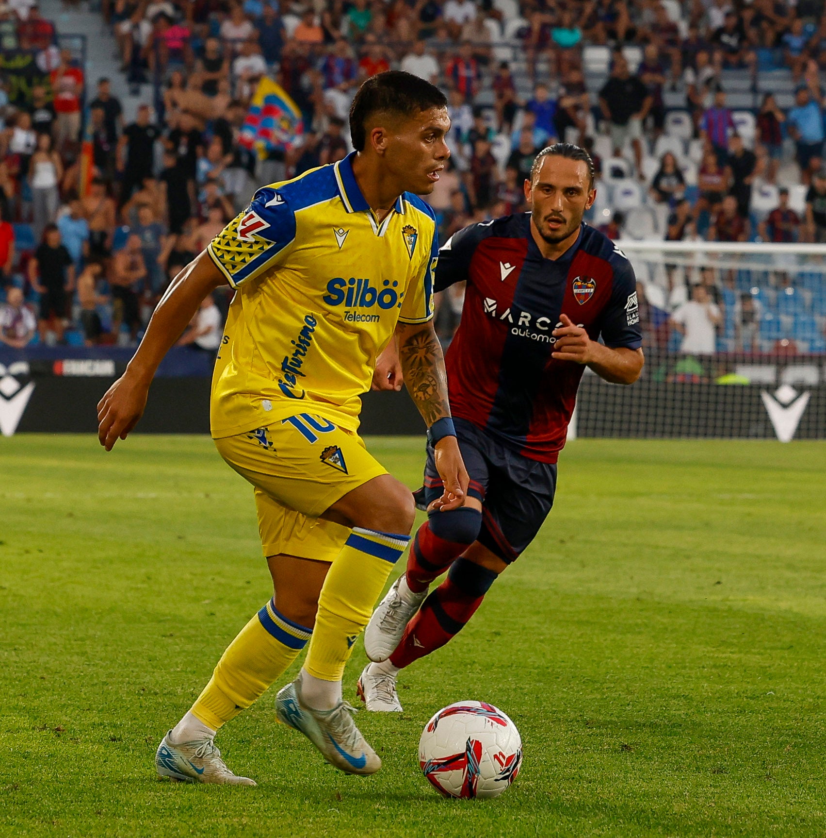 Fotos: Las mejores imágenes del empate entre el Levante y el Cádiz