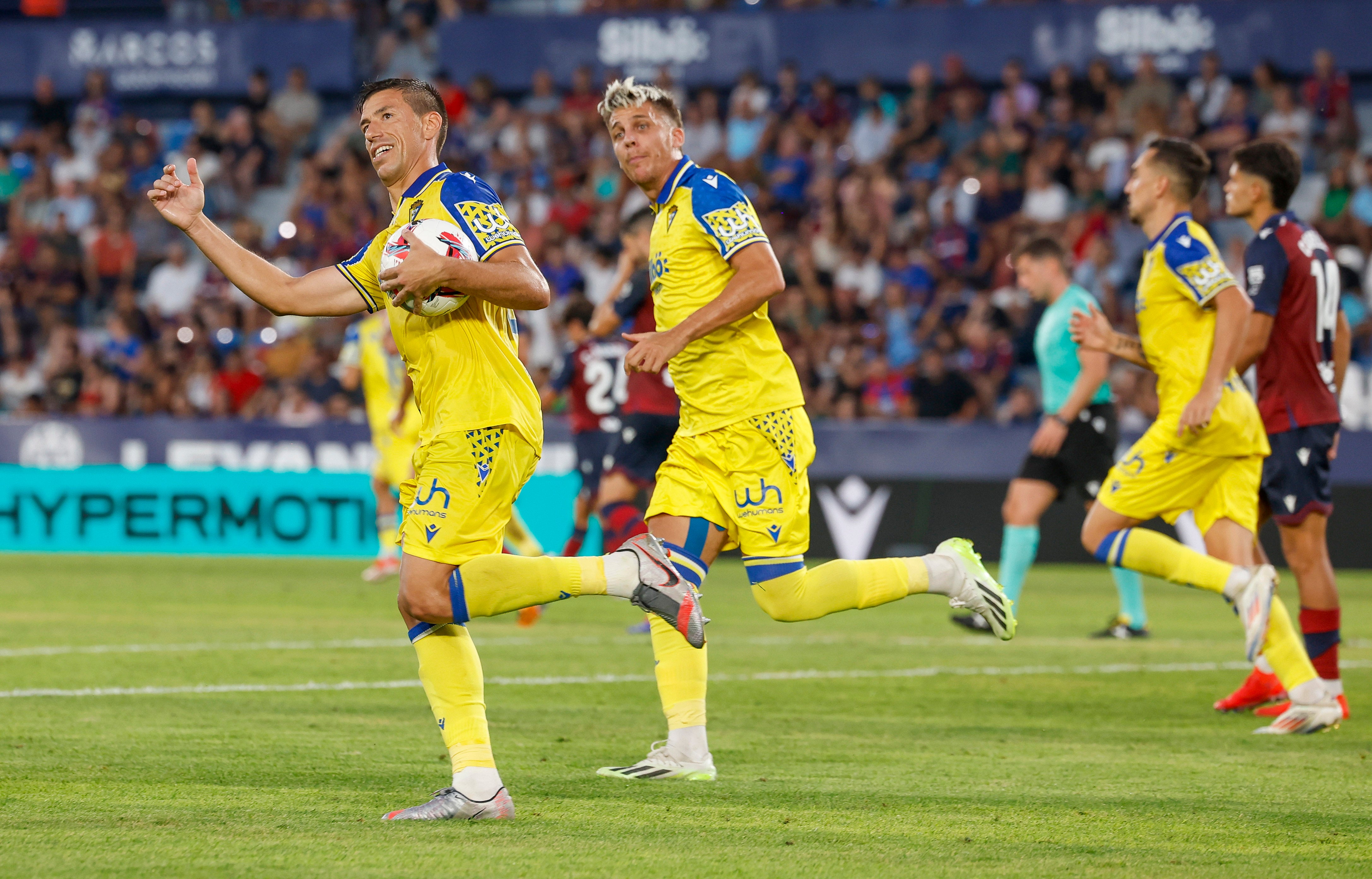 Fotos: Las mejores imágenes del empate entre el Levante y el Cádiz