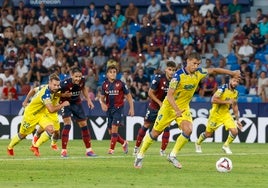 Fotos: Las mejores imágenes del empate entre el Levante y el Cádiz