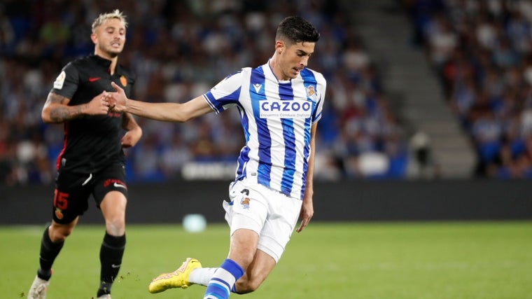 El delantero sevillano Carlos Fernández, con la Real Sociedad.