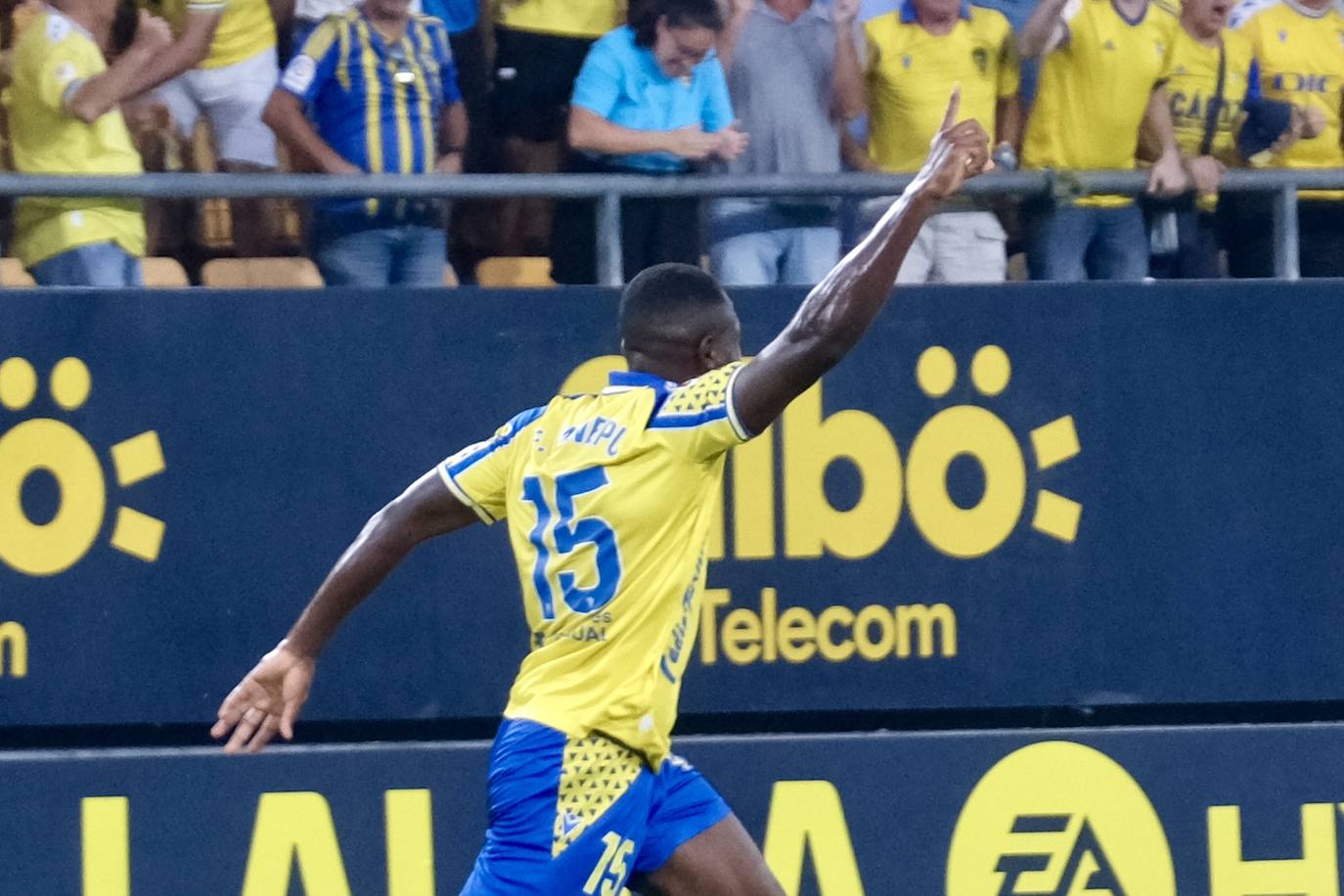 Fotos: El Cádiz roza la remontada ante el Tenerife con el empuje de la afición