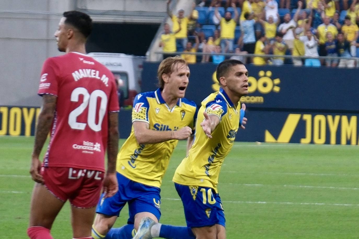 Fotos: El Cádiz roza la remontada ante el Tenerife con el empuje de la afición