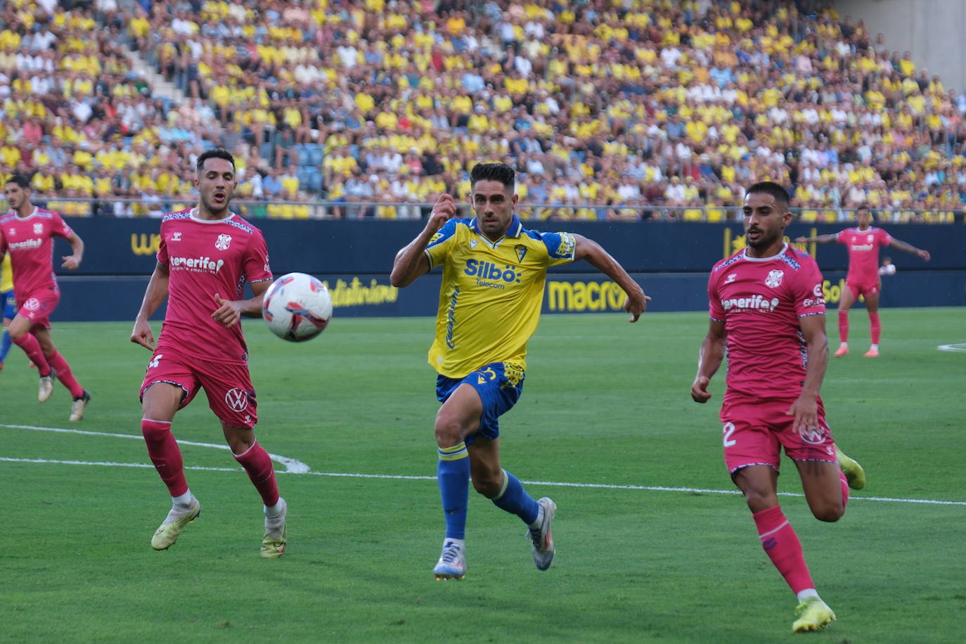 Fotos: El Cádiz roza la remontada ante el Tenerife con el empuje de la afición